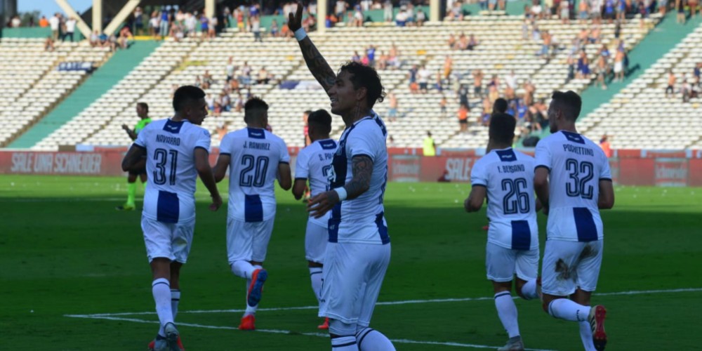 Talleres present&oacute; su nueva camiseta con un sponsor internacional