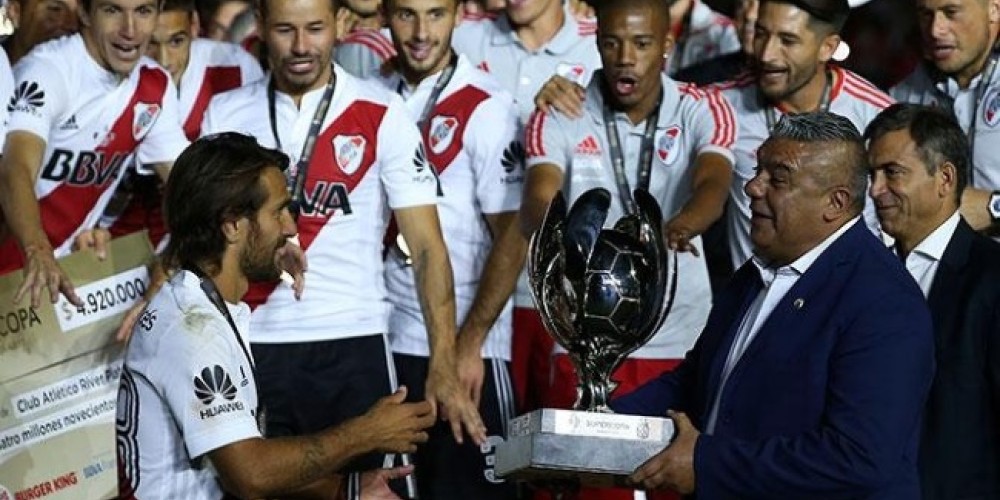 La curiosa canci&oacute;n que los jugadores de River le dedicaron a &ldquo;Chiqui&rdquo; Tapia