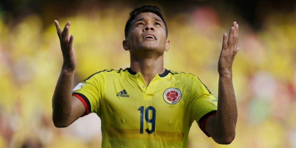 Te&oacute;filo Guti&eacute;rrez y su torta de cumplea&ntilde;os con todos los equipos por los que pas&oacute;, menos uno