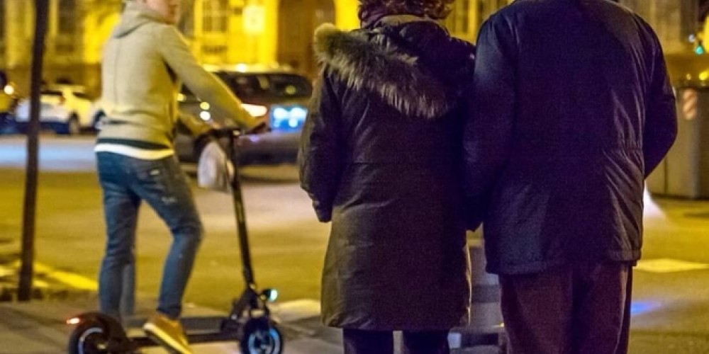 Un pat&iacute;n el&eacute;ctrico, el medio de transporte de Ter Stegen por las calles de Barcelona