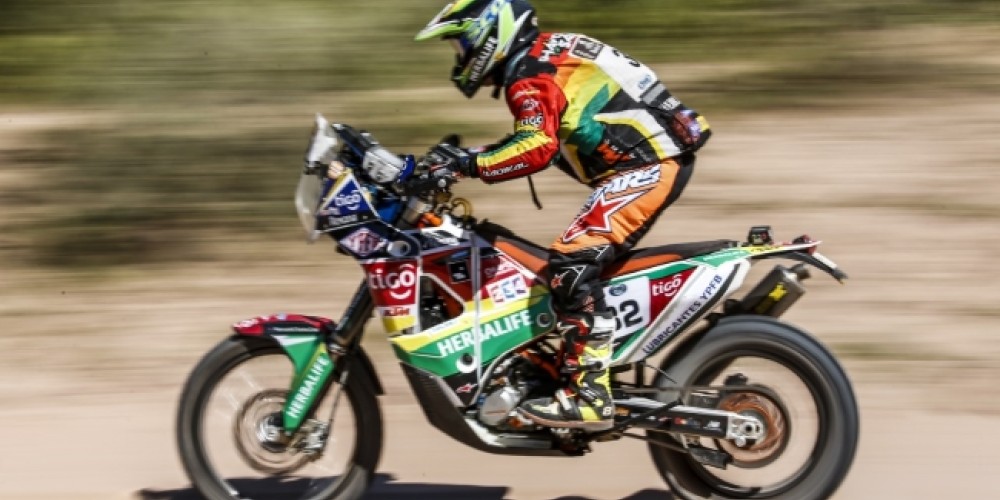 Chavo Salvatierra se mete entre los 30 mejores de motos en el Dakar 2017