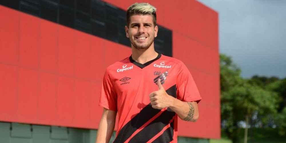 Tomás Andrade junta plata con sus compañeros para poder jugar ante River por la Recopa