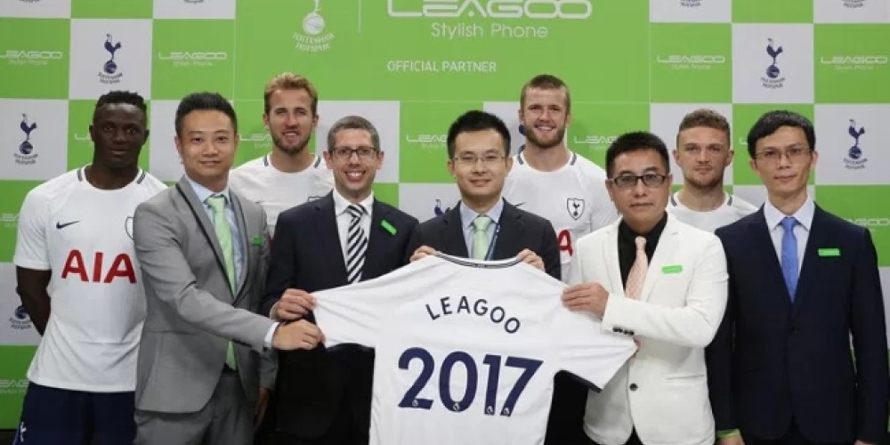 El Tottenham present&oacute; su propio &lsquo;smartphone chino&rsquo;