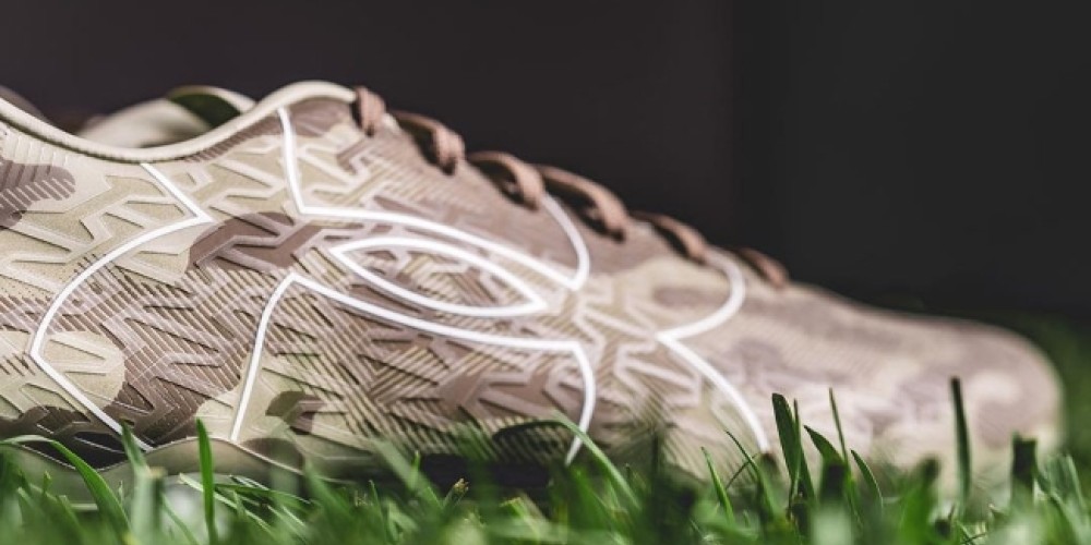 Under Armour present&oacute; sus nuevos botines camuflados