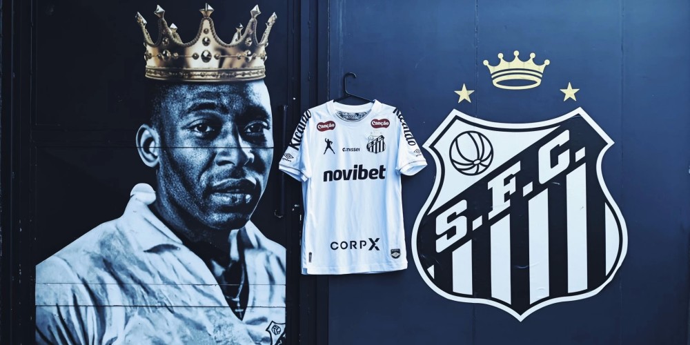 Umbro reemplaz&oacute; su logo por el de Pel&eacute; en la camiseta del Santos