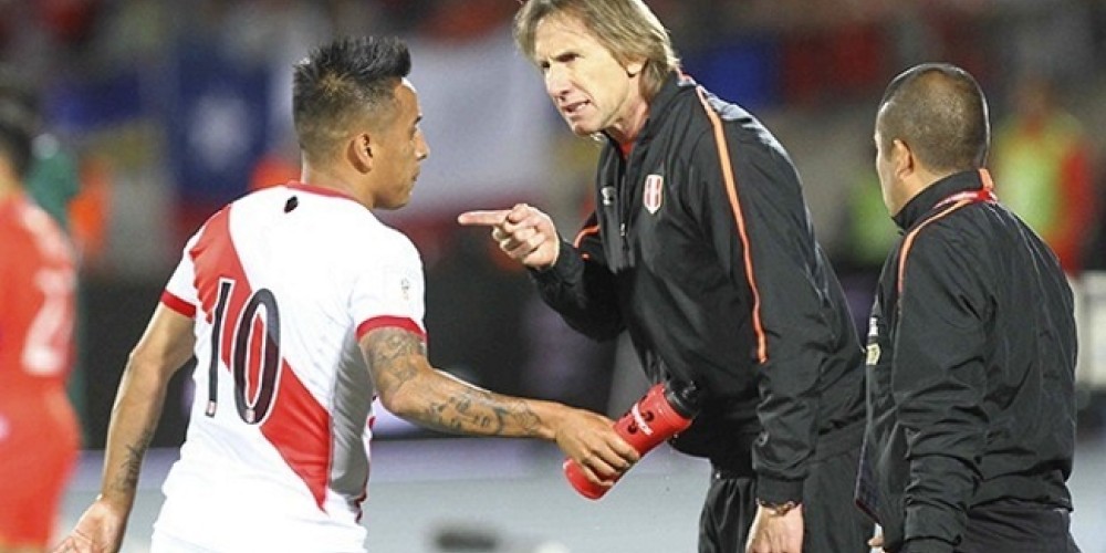 Umbro debió aclarar la confusión de un escudo en la camiseta de Perú