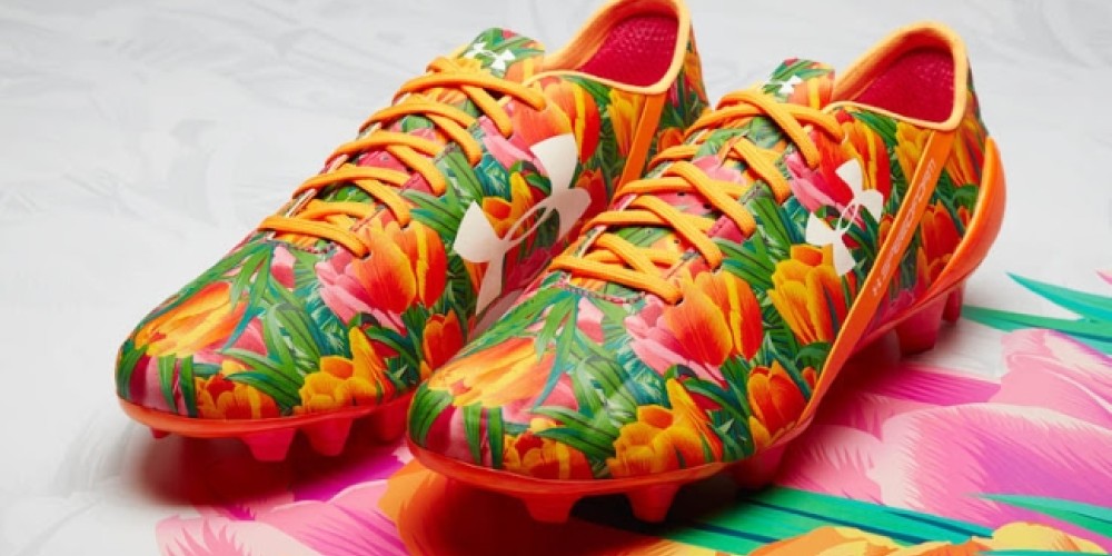 Under Armour lanzó unos llamativos botines floreados