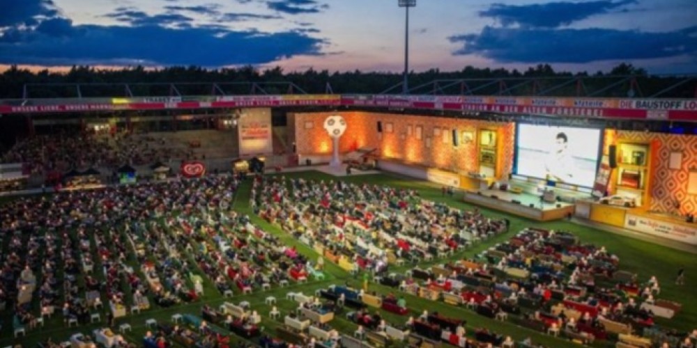 Un club alemán transformó a su estadio en un living gigante