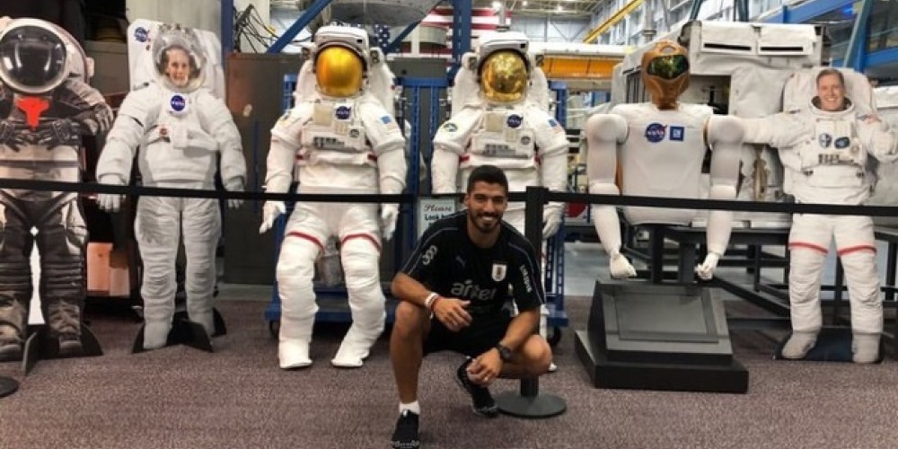 Uruguay visitó la NASA y Luis Suárez a los Houston Rockets