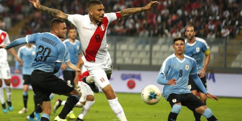 Los hinchas peruanos se quejan del elevado costo de las entradas ante Uruguay