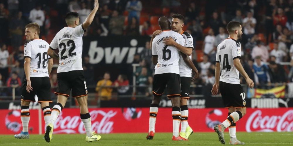 El Valencia está obligado a vender jugadores por 40 millones de euros para evitar problemas serios