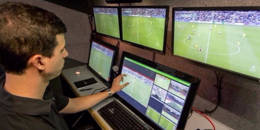 La CONMEBOL reveló cómo capacita a sus árbitros para dominar el VAR