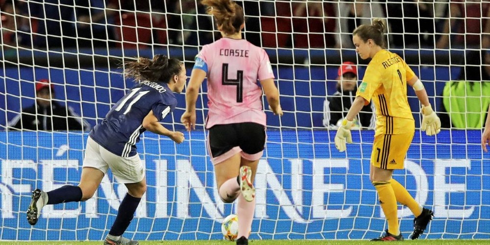 La Premier League cambia una regla del VAR después del doble penal para Argentina en Francia