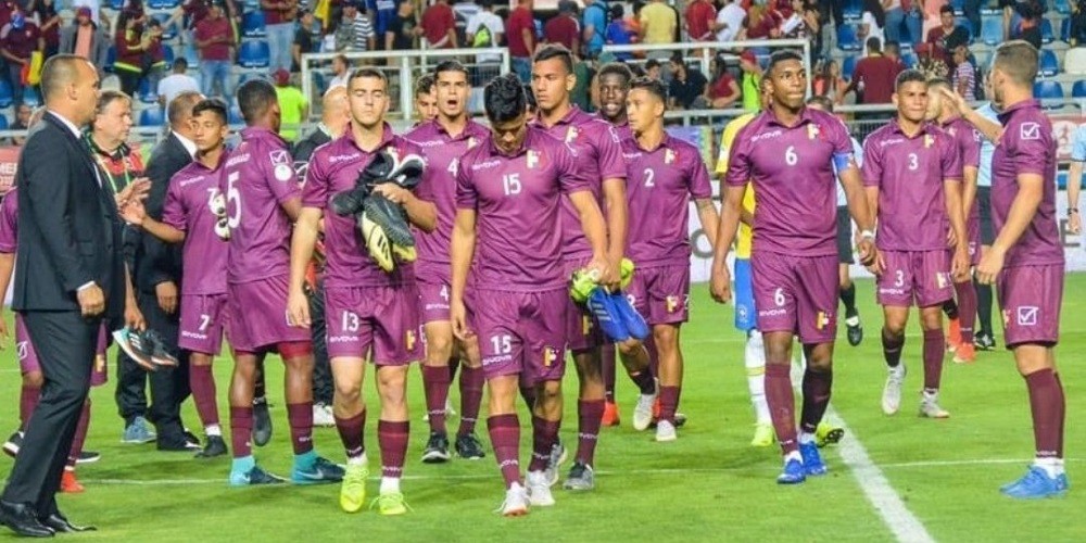Givova cambia el “vinotinto” en Venezuela y ya piden un cambio de indumentaria