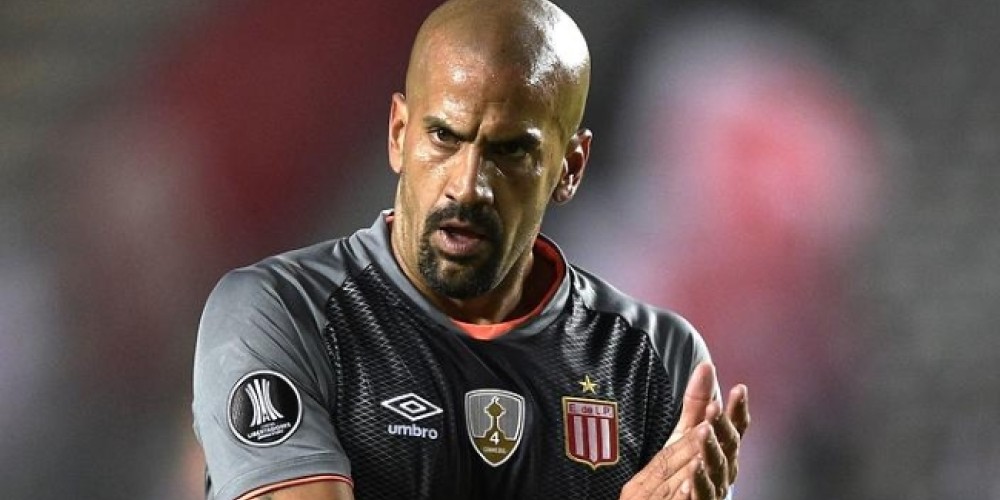 Verón, cerca de convertirse en el jugador más longevo de la historia de la Copa