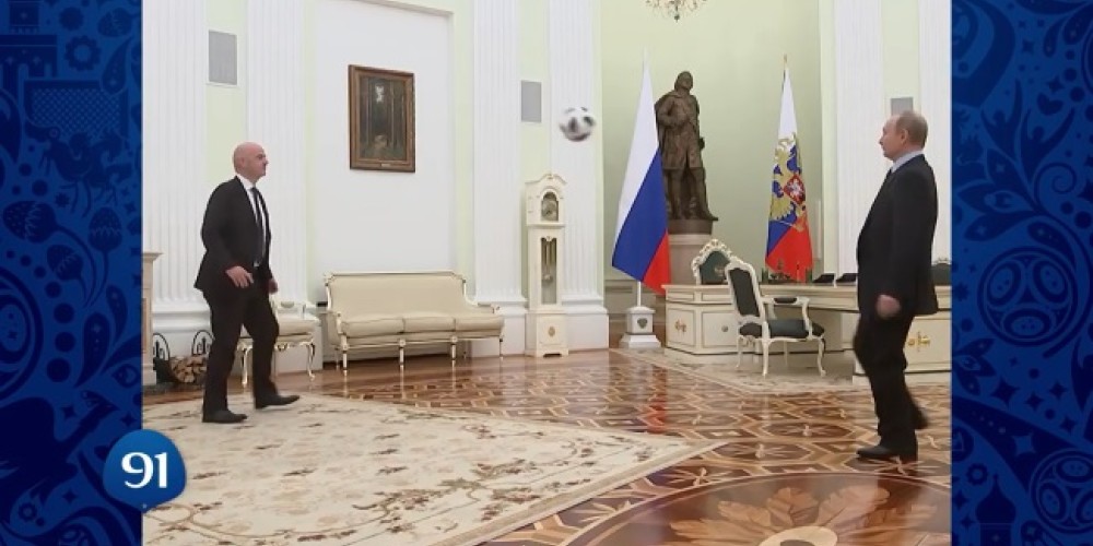A 100 días del Mundial, la FIFA presentó un video que junta a Maradona, Putin, Infantino, entre otros