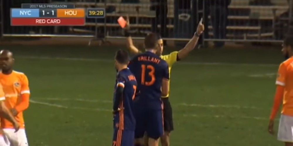 Expulsan a David Villa con el uso de la tecnolog&iacute;a