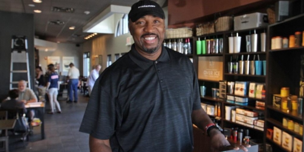 La historia de la estrella de la NBA y campeón olímpico que ahora trabaja en Starbucks