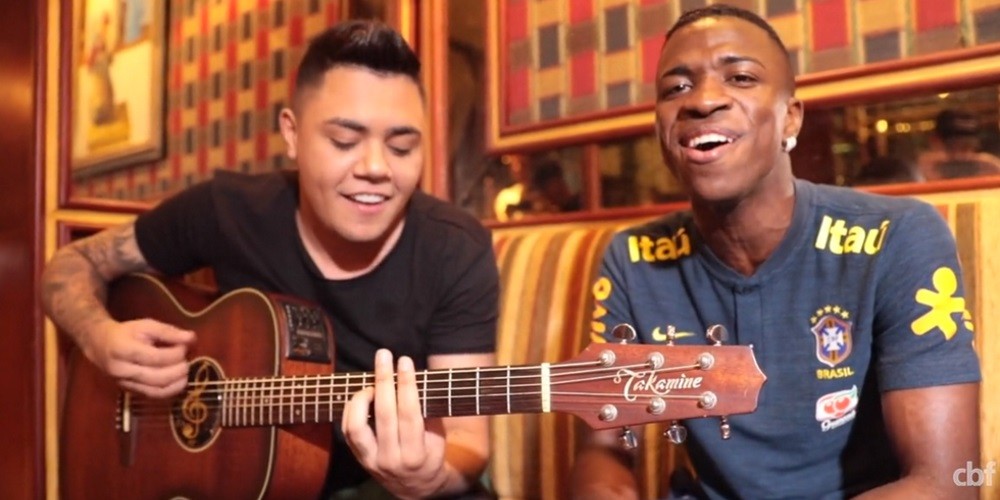 El cantante brasile&ntilde;o sensaci&oacute;n gracias a los jugadores m&aacute;s importantes de su selecci&oacute;n