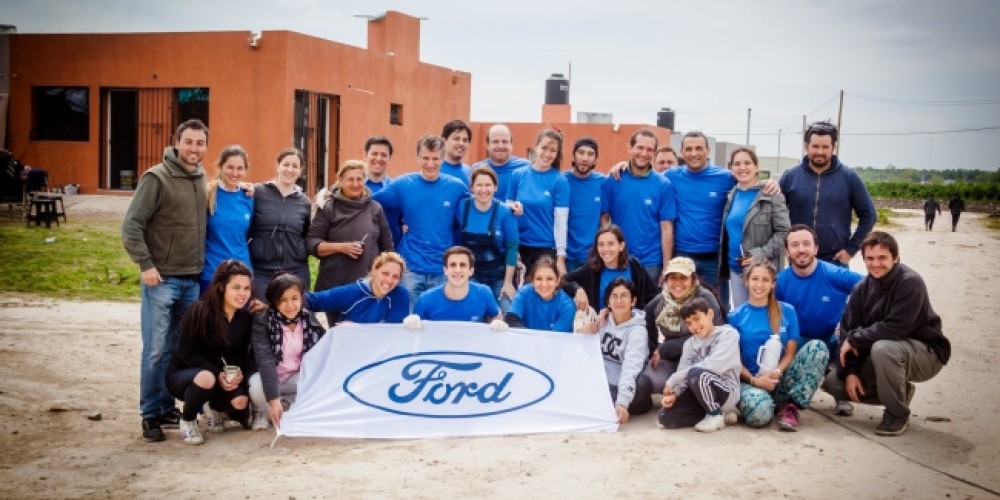 Ford colabora con la organización Vivienda Digna