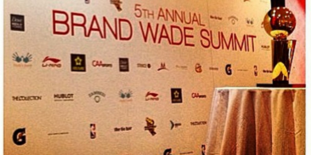 Dwyane Wade realiza la reuni&oacute;n anual con sus patrocinadores