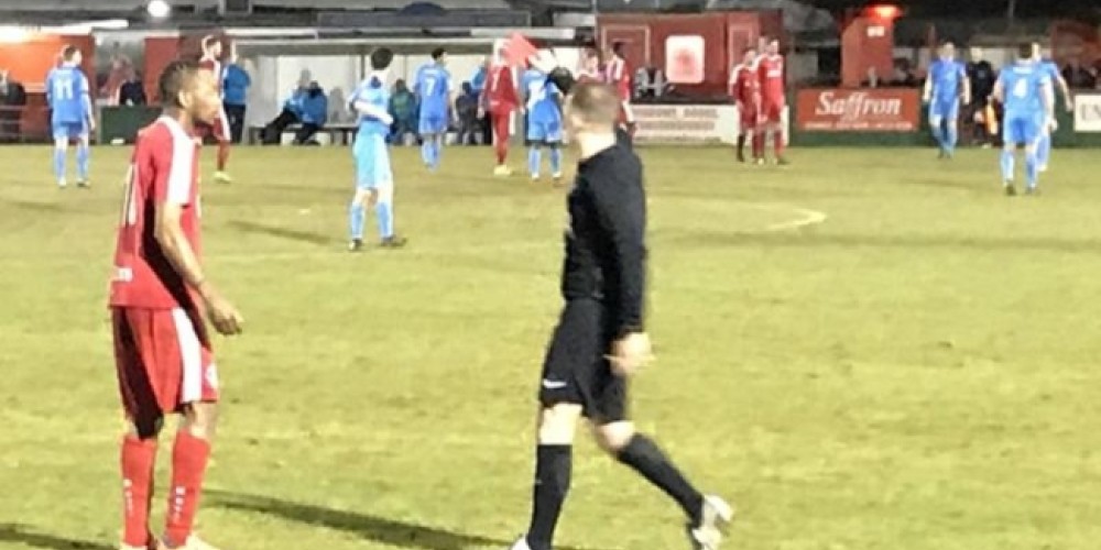 Ins&oacute;lito: un jugador es expulsado por la confusi&oacute;n del &aacute;rbitro con su apellido 