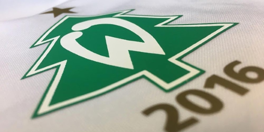 El Werder Bremen presenta su modelo especial de camiseta para Navidad