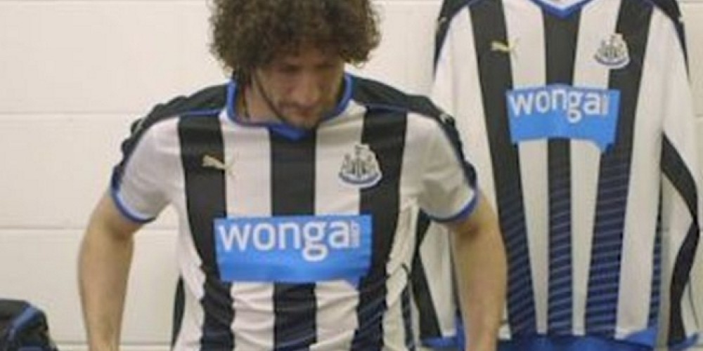 El Newcastle vende su nueva camiseta con el logo antiguo de su patrocinador