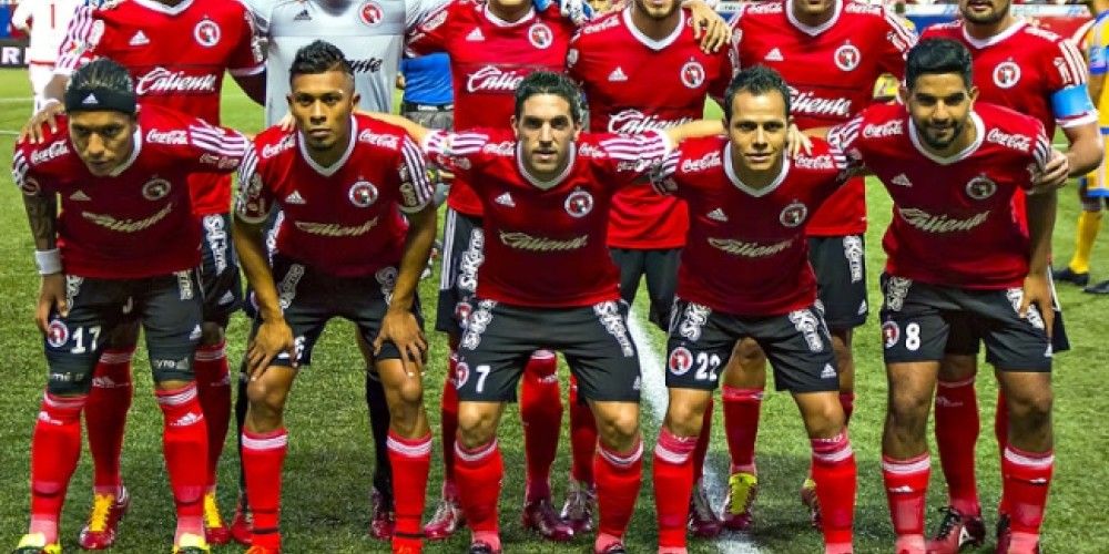 Los jugadores del Tijuana de M&eacute;xico s&oacute;lo pueden utilizar botines rojos