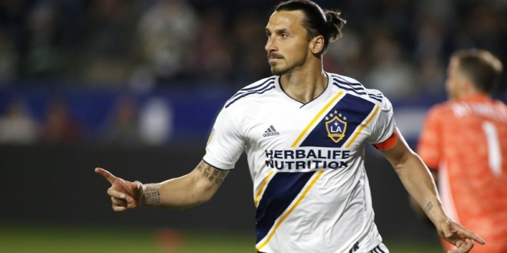 Zlatan Ibrahimovic quiere jugar en el equipo de Maradona