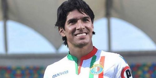 El “Loco” Abreu firmó con un nuevo club, rompió el récord mundial y jugará la Sudamericana 2018