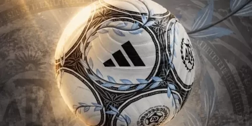 adidas y AFA presentan la pelota especial para el Supercl&aacute;sico