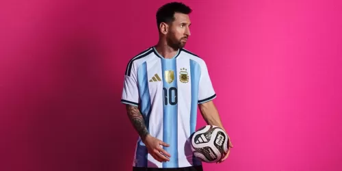 adidas present&oacute; TRIONDA FINAL, la pelota oficial para las instancias decisivas del Mundial 2026