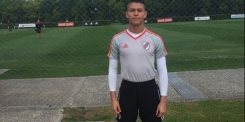 El arquero colombiano de 17 años que está a prueba en River Plate