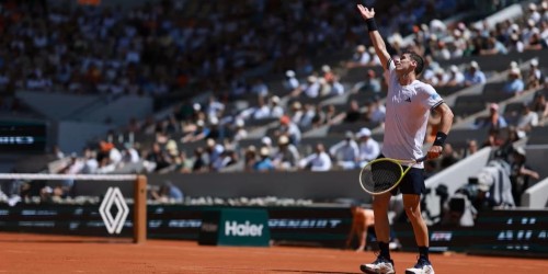 Batacazo argentino en Roland Garros: Juan Manuel Cer&uacute;ndolo elimin&oacute; a Jannik Sinner