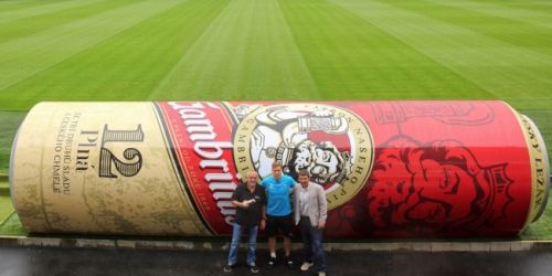 FC Viktoria Plzen: el club checo que presentó su banco de suplentes con forma de cerveza