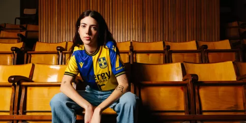La incre&iacute;ble nueva camiseta del Hellas Verona en honor a su ciudad