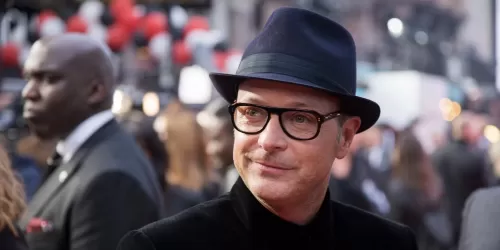 El cine se sigue metiendo en el fútbol: el director Matthew Vaughn compró parte del Brentford