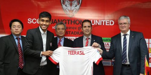 El Almería contrató a la estrella del fútbol tailandés y revolucionó Asia