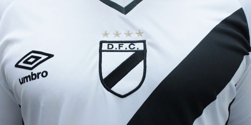 Por la seguridad vial, Danubio reemplaza la franja negra por un cinturón de seguridad