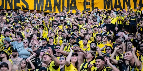 Todos los detalles de la camiseta que lanzó Peñarol