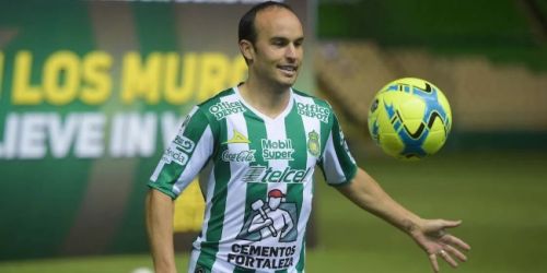 Le&oacute;n anuncia la falsa partida de Donovan en su cuenta de Twitter con un suspicaz mensaje