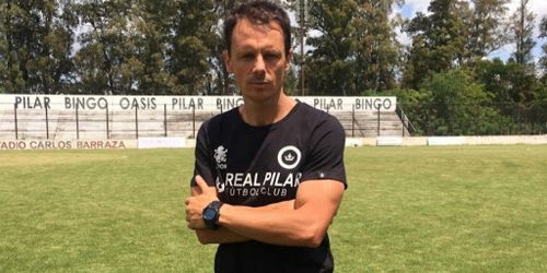 El entrenador argentino que se form&oacute; con Bielsa, dirigi&oacute; en el ascenso y ahora sue&ntilde;a con la Libertadores 