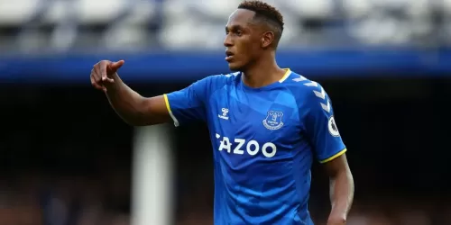 Seis equipos del f&uacute;tbol ingl&eacute;s dejaron a Hummel tras la bancarrota de su distribuidor