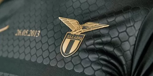 Lazio y su nueva camiseta a 10 a&ntilde;os de la obtenci&oacute;n del t&iacute;tulo de Copa Italia ante la Roma