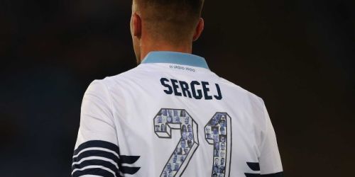 El detalle en la camiseta de la Lazio que fue parte de una activaci&oacute;n entre el club y los hinchas