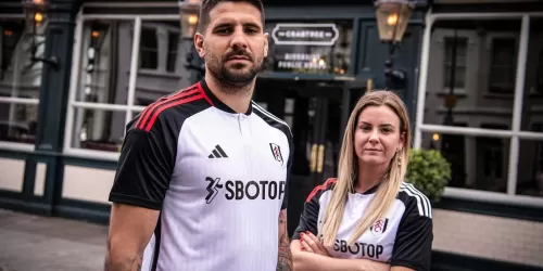 Ya está lista: Fulham presentó su camiseta titular para la próxima temporada