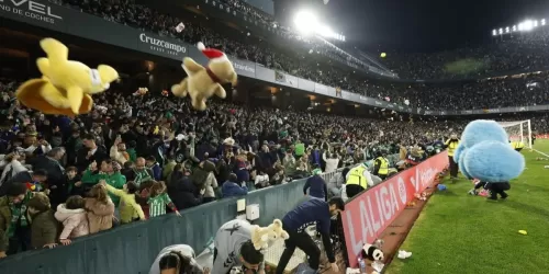 &iquest;De qu&eacute; se trata la "Lluvia de Peluches" que realiza el Real Betis cada a&ntilde;o?