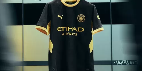 El Manchester City presentó la nueva camiseta suplente
