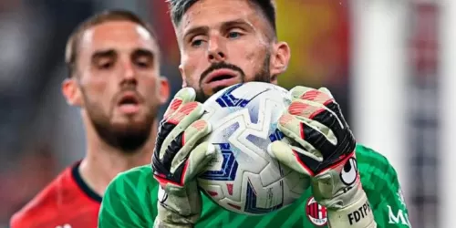 Se agotó en un día: El Milán puso a la venta la camiseta con la que Giroud atajó